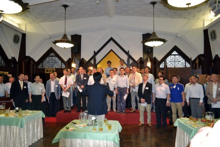 大越智さん(S58卒)指揮による順グリ会Ⅱの演奏